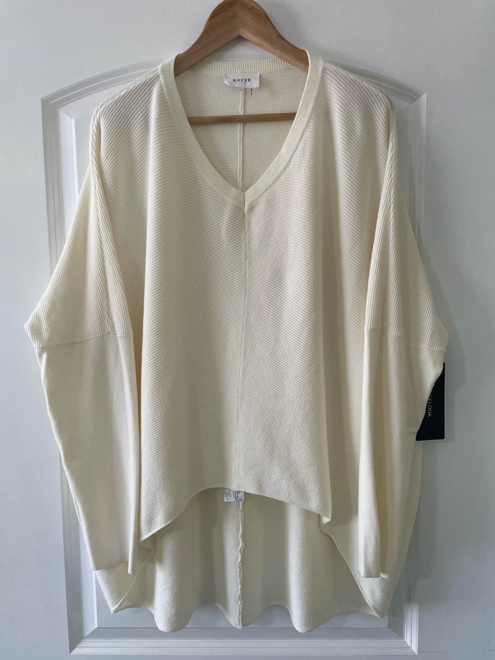 Korye (DailyLook) Cream Lightweight V-Neck Ribbed Dolman Sleeve Sweater Size XL